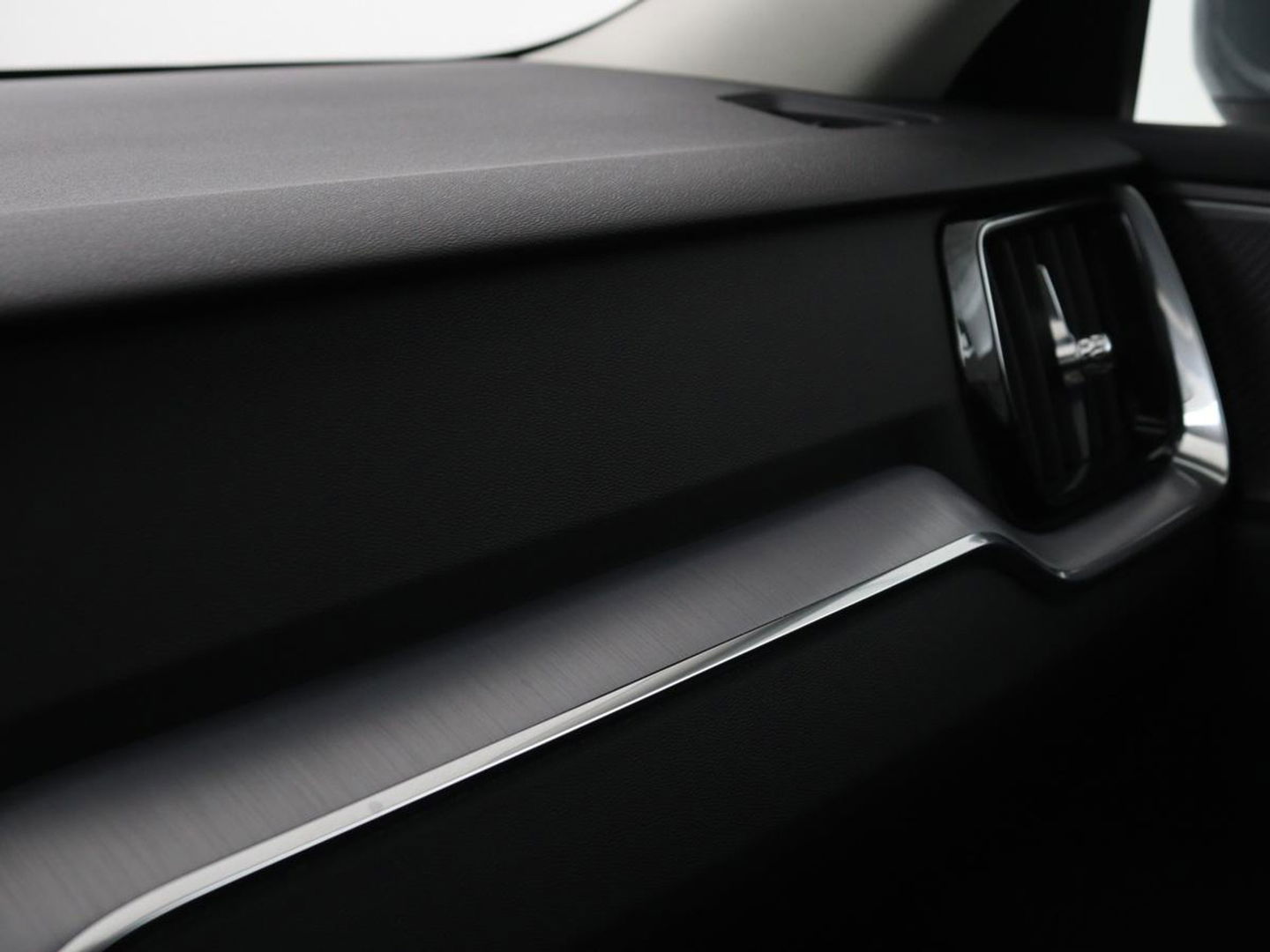 Volvo V60 2.0 T6 Recharge AWD Inscription Expression | Panoramadak | Head-Up | Leder | Stoel & stuurverwarming | 360 camera | Adaptive cruise | Trekhaak | Harman/Kardon | Carplay | Navigatie