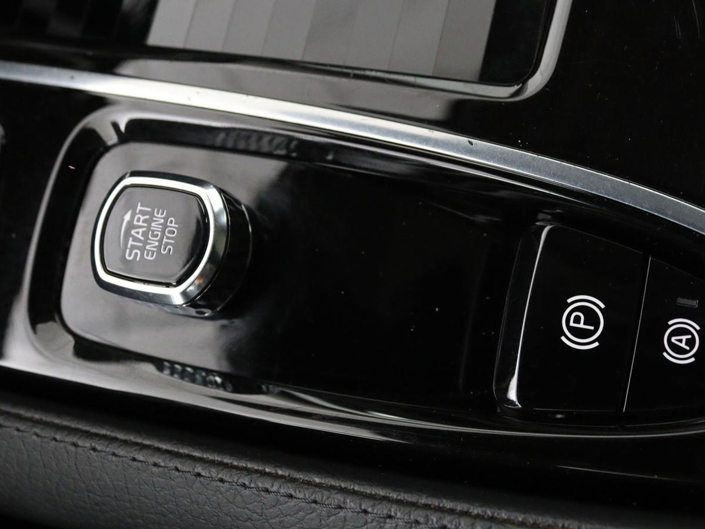 Volvo V60 2.0 T6 Recharge AWD Inscription Expression | Panoramadak | Head-Up | Leder | Stoel & stuurverwarming | 360 camera | Adaptive cruise | Trekhaak | Harman/Kardon | Carplay | Navigatie