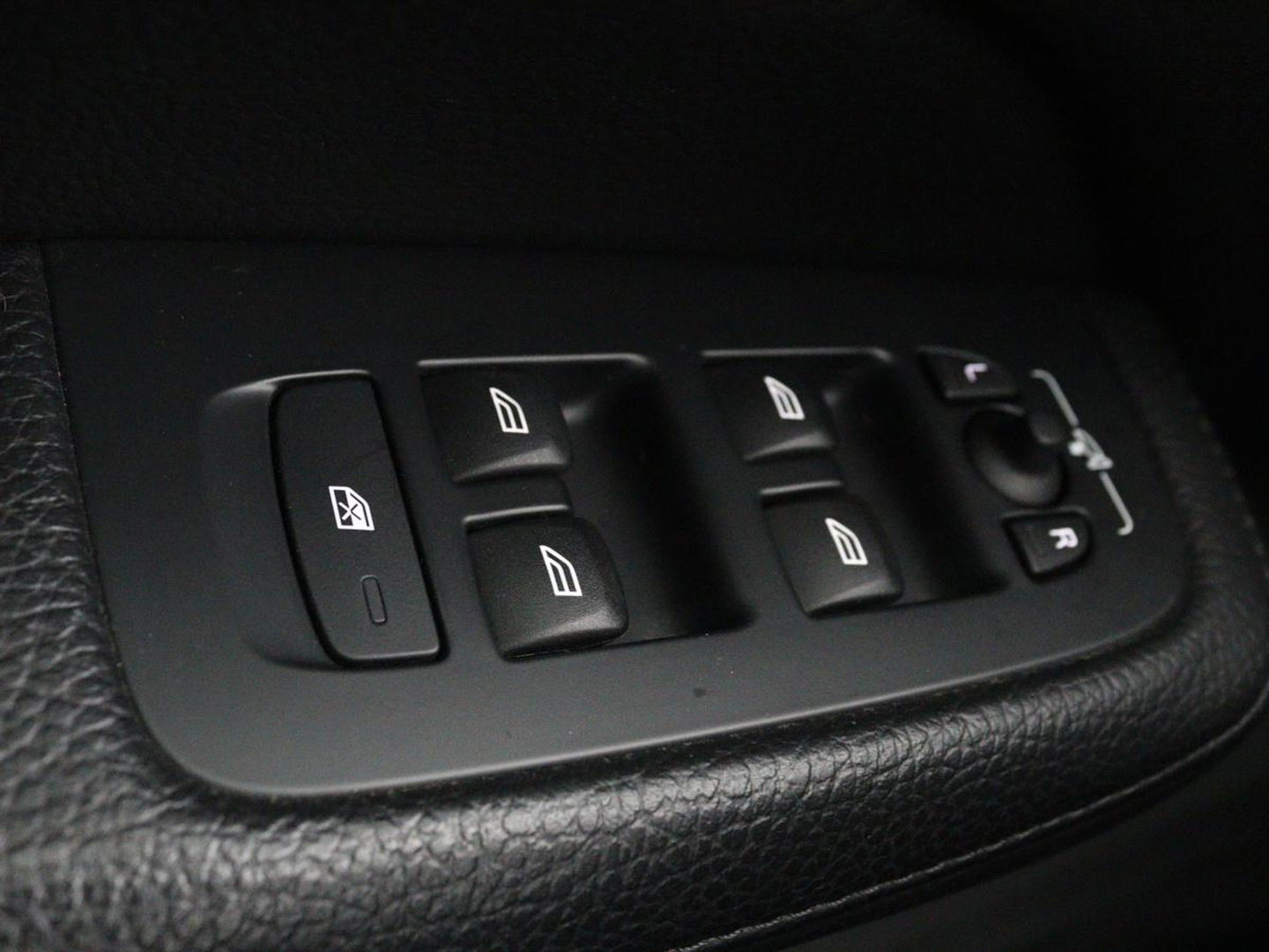 Volvo V60 2.0 T6 Recharge AWD Inscription Expression | Panoramadak | Head-Up | Leder | Stoel & stuurverwarming | 360 camera | Adaptive cruise | Trekhaak | Harman/Kardon | Carplay | Navigatie