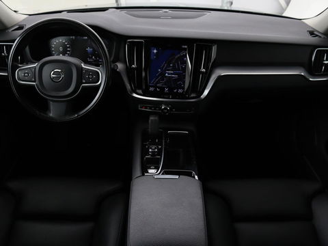 Volvo V60 2.0 T6 Recharge AWD Inscription Expression | Panoramadak | Head-Up | Leder | Stoel & stuurverwarming | 360 camera | Adaptive cruise | Trekhaak | Harman/Kardon | Carplay | Navigatie