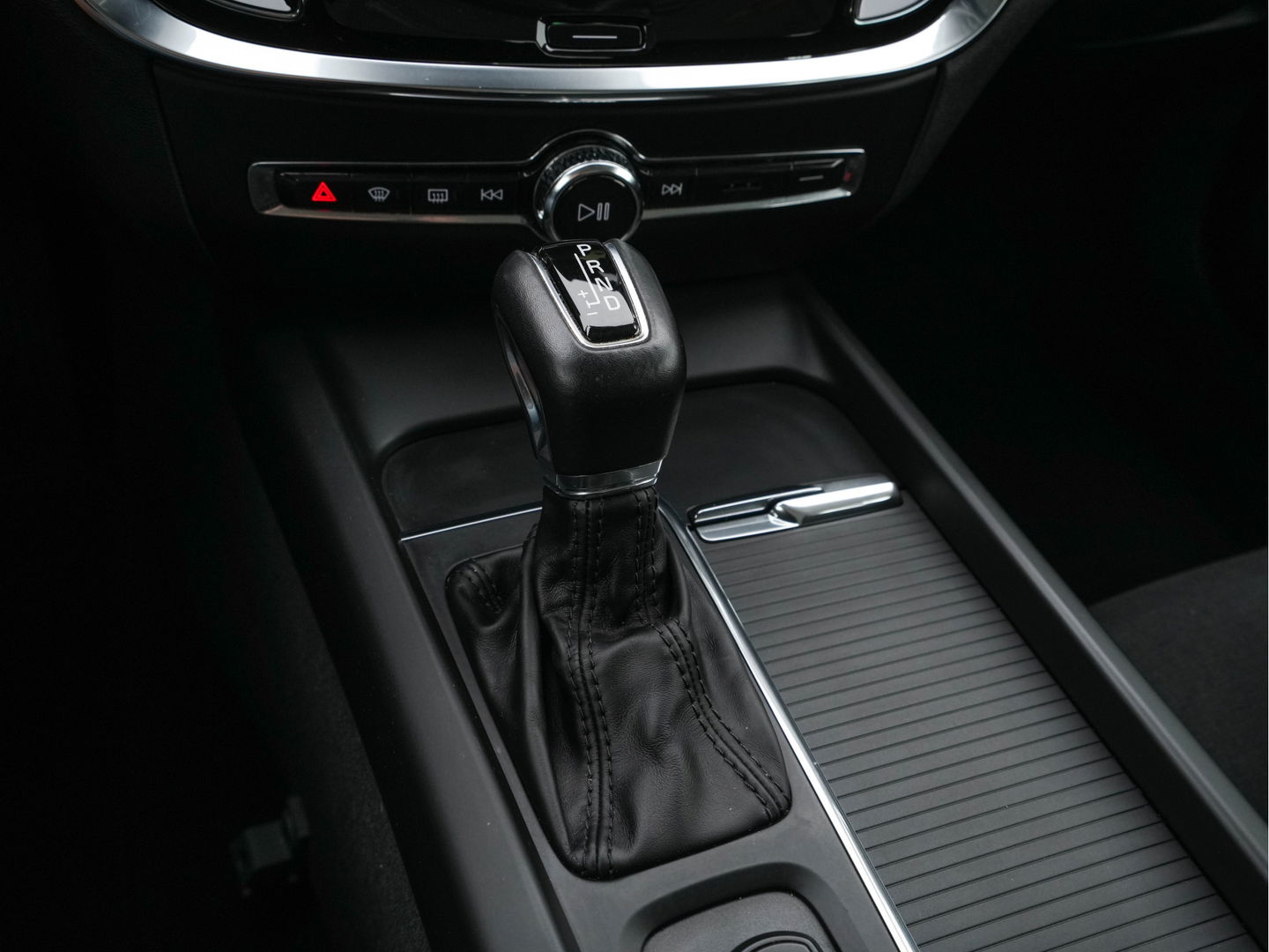 Volvo V60 2.0 T4 Aut. *FULL-LED | DIGI-COCKPIT | NAVI-FULLMAP | ECC | CRUISE | COMFORT-SEATS | LANE-ASSIST | CARPLAY | 18"ALU*