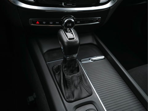 Volvo V60 2.0 T4 Aut. *FULL-LED | DIGI-COCKPIT | NAVI-FULLMAP | ECC | CRUISE | COMFORT-SEATS | LANE-ASSIST | CARPLAY | 18"ALU*