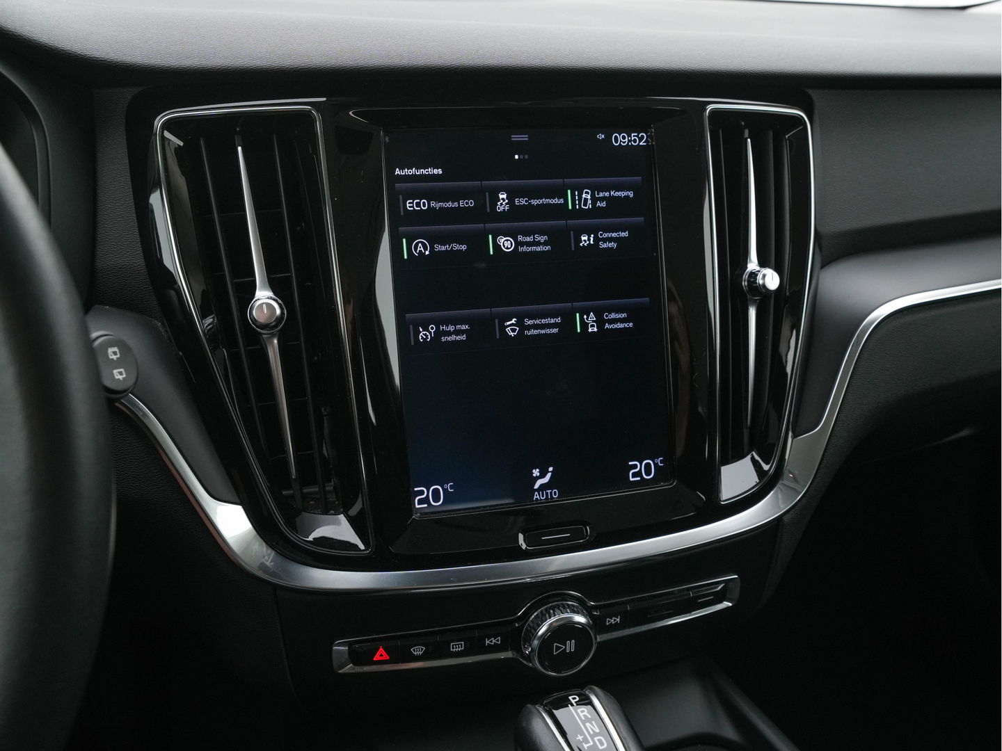 Volvo V60 2.0 T4 Aut. *FULL-LED | DIGI-COCKPIT | NAVI-FULLMAP | ECC | CRUISE | COMFORT-SEATS | LANE-ASSIST | CARPLAY | 18"ALU*