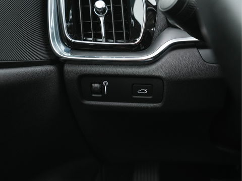 Volvo V60 2.0 T4 Aut. *FULL-LED | DIGI-COCKPIT | NAVI-FULLMAP | ECC | CRUISE | COMFORT-SEATS | LANE-ASSIST | CARPLAY | 18"ALU*