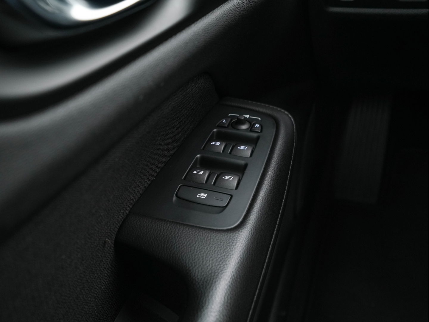 Volvo V60 2.0 T4 Aut. *FULL-LED | DIGI-COCKPIT | NAVI-FULLMAP | ECC | CRUISE | COMFORT-SEATS | LANE-ASSIST | CARPLAY | 18"ALU*