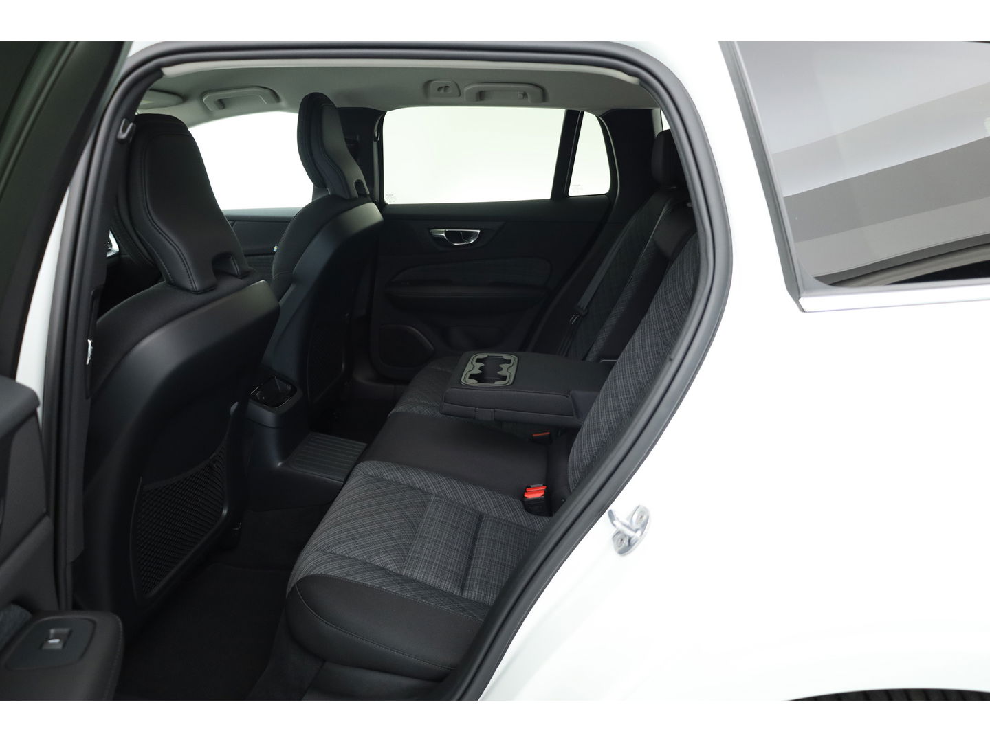 Volvo V60 T6 Recharge Inscription Expression | Navi | Camera | Stoel- Stuurverw. | Cruise | Apple CarPlay