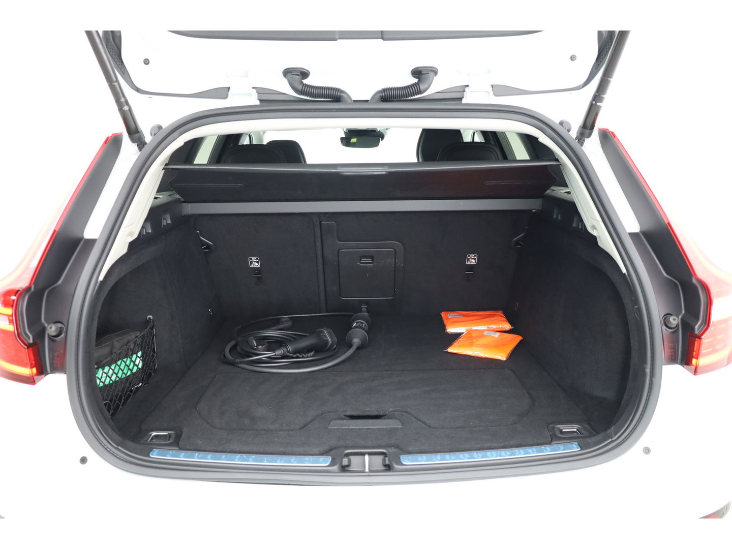 Volvo V60 T6 Recharge Inscription Expression | Navi | Camera | Stoel- Stuurverw. | Cruise | Apple CarPlay