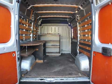 Peugeot Boxer 330 2.2 BlueHDi 141pk Euro 6 L2H2 - Imperiaal - Trekhaak - NAP