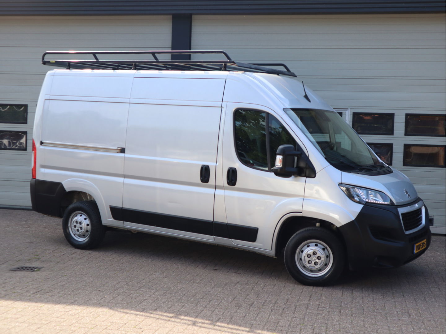 Peugeot Boxer 330 2.2 BlueHDi 141pk Euro 6 L2H2 - Imperiaal - Trekhaak - NAP