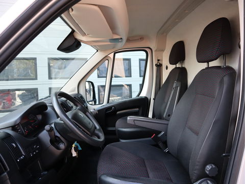 Peugeot Boxer 330 2.2 BlueHDi 141pk Euro 6 L2H2 - Imperiaal - Trekhaak - NAP