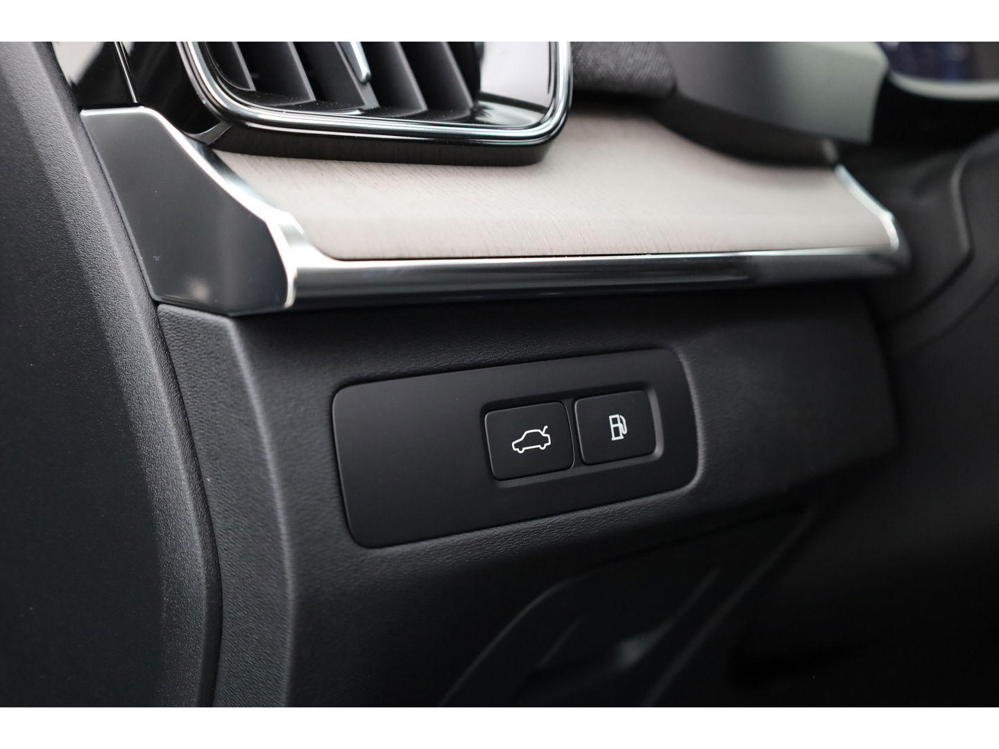 Volvo XC90 2.0 T8 Plug-in hybrid AWD Ultra Dark | Full Option | NIEUWPRIJS €111.635,- | Luchtvering | B&W |Pano | HUD | Massage | Stoelventilatie | 22'' |