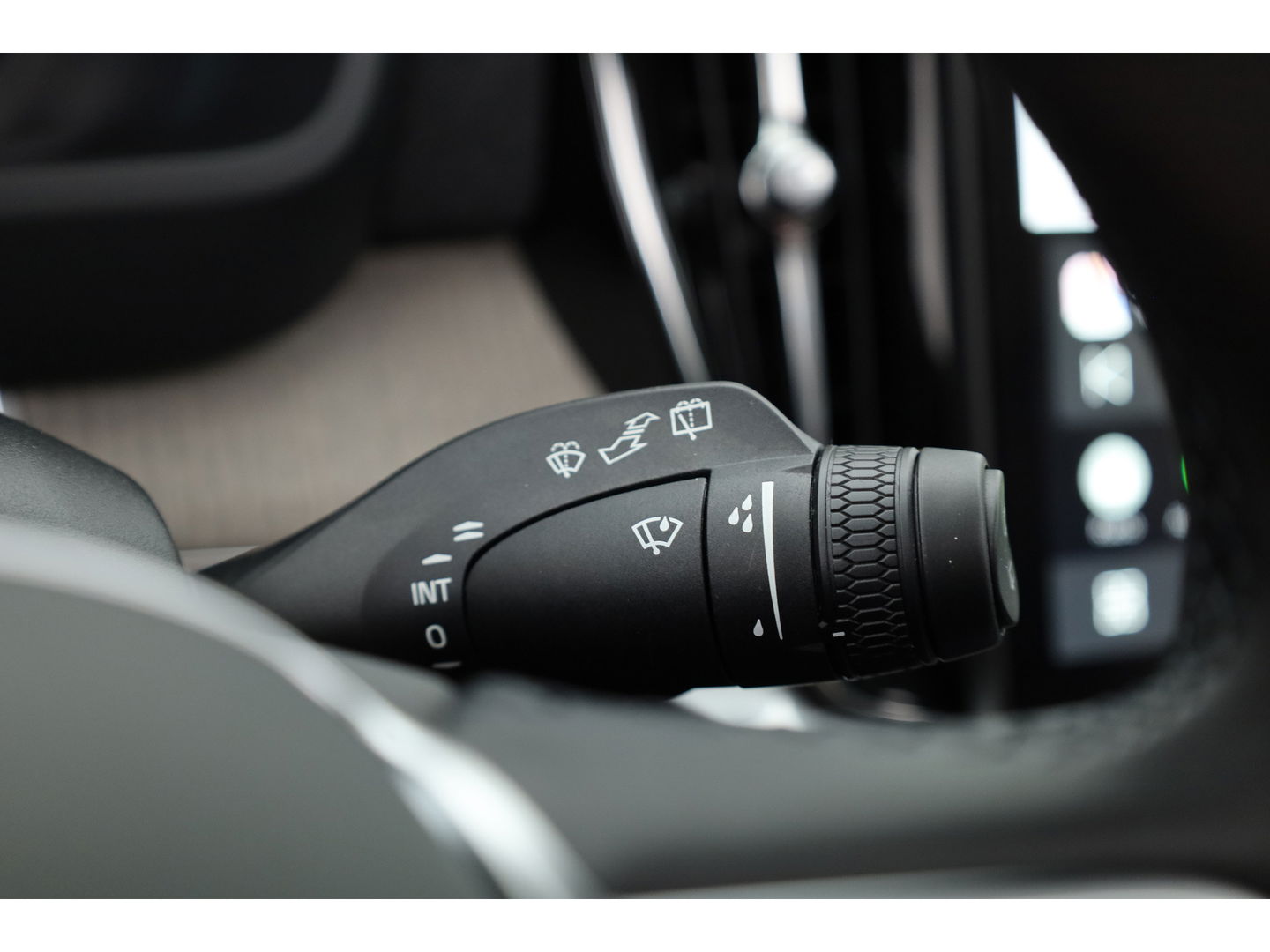 Volvo XC90 2.0 T8 Plug-in hybrid AWD Ultra Dark | Full Option | NIEUWPRIJS €111.635,- | Luchtvering | B&W |Pano | HUD | Massage | Stoelventilatie | 22'' |
