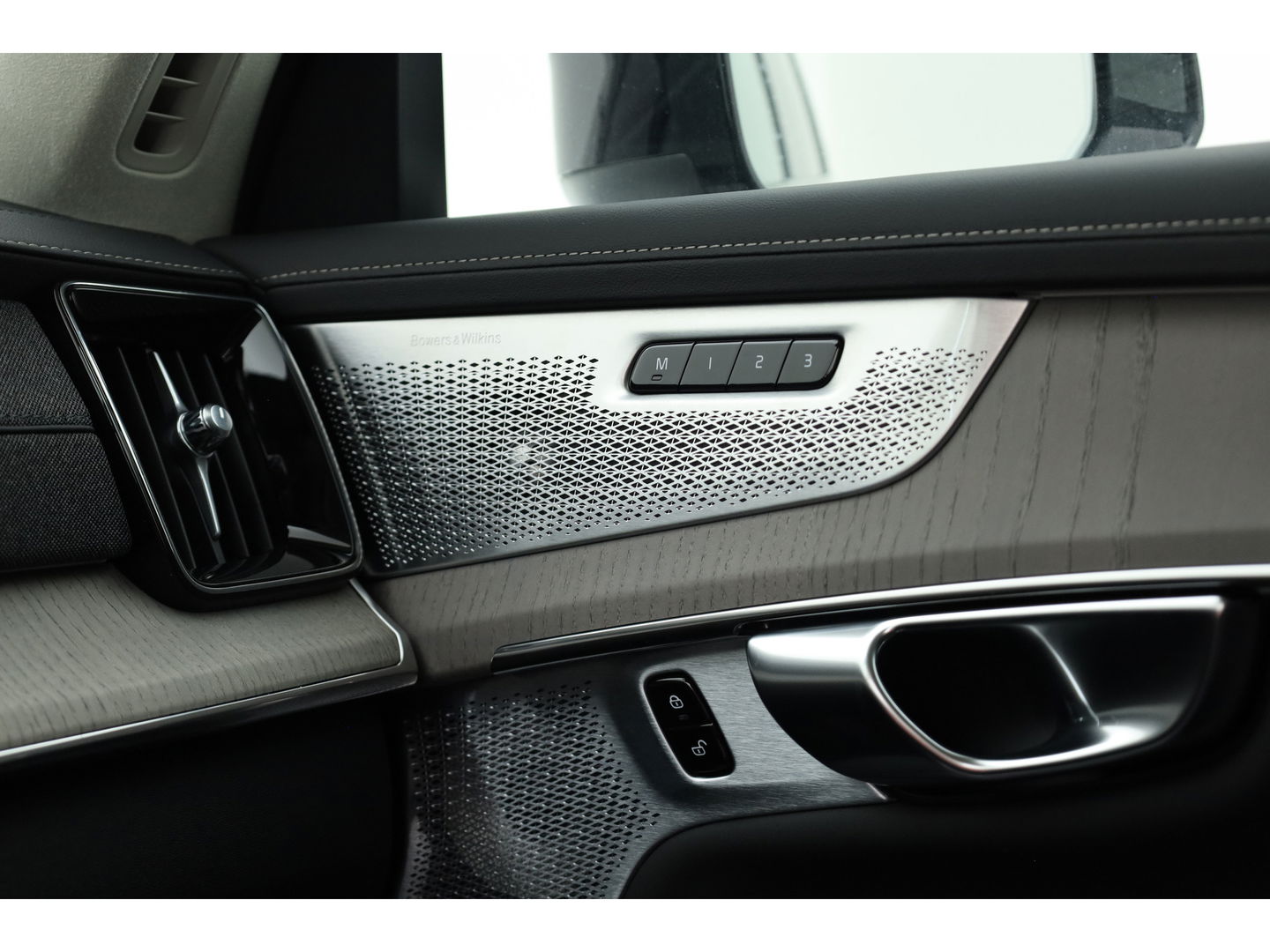Volvo XC90 2.0 T8 Plug-in hybrid AWD Ultra Dark | Full Option | NIEUWPRIJS €111.635,- | Luchtvering | B&W |Pano | HUD | Massage | Stoelventilatie | 22'' |
