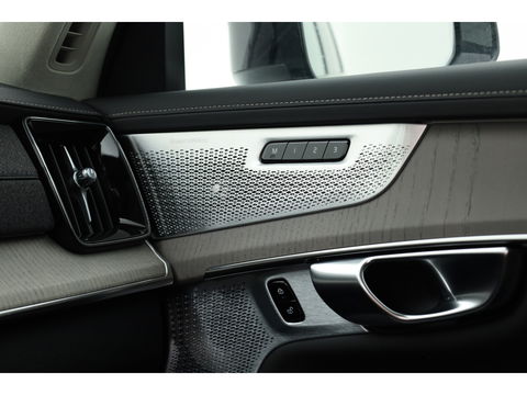 Volvo XC90 2.0 T8 Plug-in hybrid AWD Ultra Dark | Full Option | NIEUWPRIJS €111.635,- | Luchtvering | B&W |Pano | HUD | Massage | Stoelventilatie | 22'' |