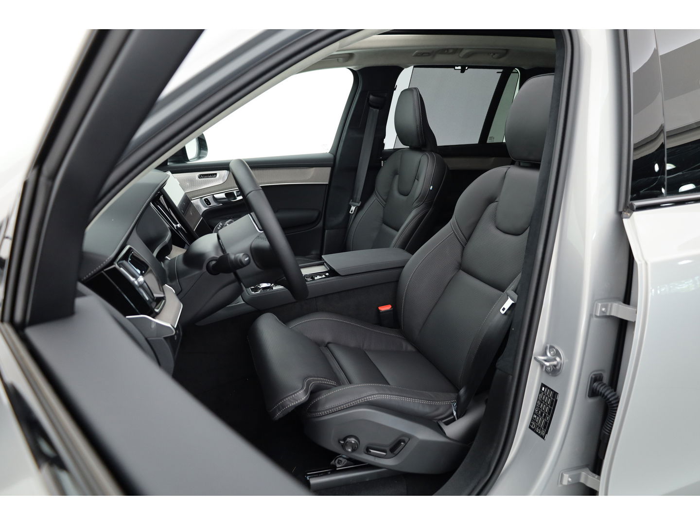 Volvo XC90 2.0 T8 Plug-in hybrid AWD Ultra Dark | Full Option | NIEUWPRIJS €111.635,- | Luchtvering | B&W |Pano | HUD | Massage | Stoelventilatie | 22'' |