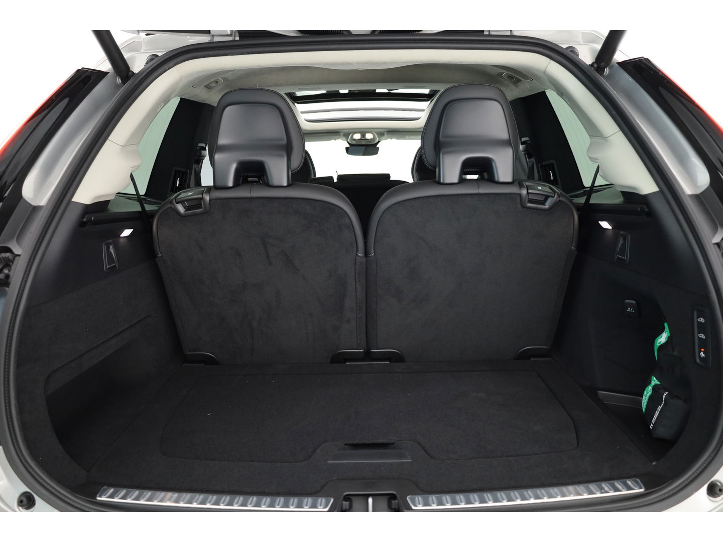 Volvo XC90 2.0 T8 Plug-in hybrid AWD Ultra Dark | Full Option | NIEUWPRIJS €111.635,- | Luchtvering | B&W |Pano | HUD | Massage | Stoelventilatie | 22'' |