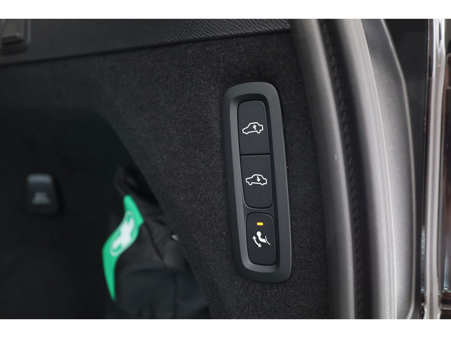 Volvo XC90 2.0 T8 Plug-in hybrid AWD Ultra Dark | Full Option | NIEUWPRIJS €111.635,- | Luchtvering | B&W |Pano | HUD | Massage | Stoelventilatie | 22'' |