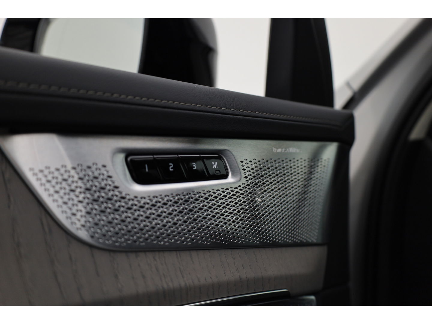 Volvo XC90 2.0 T8 Plug-in hybrid AWD Ultra Dark | Full Option | NIEUWPRIJS €111.635,- | Luchtvering | B&W |Pano | HUD | Massage | Stoelventilatie | 22'' |