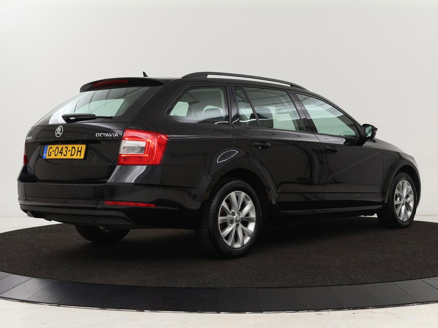 Škoda Octavia Combi 1.0 TSI Grt Amb. Bns | Adaptive cruise | DSG Automaat | Climate control | Carplay | Parkeerhulp