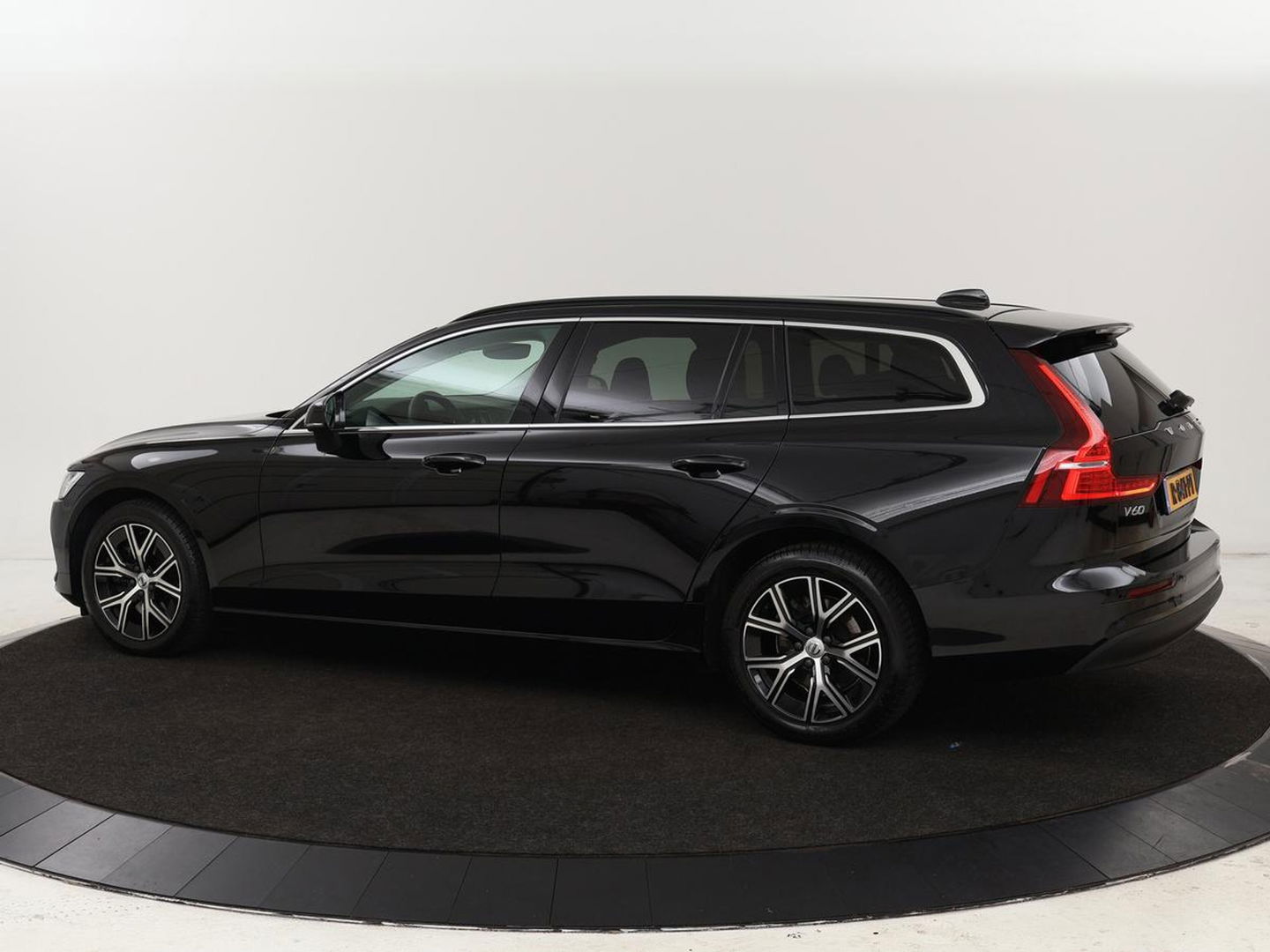Volvo V60 2.0 B4 Core | 58.000km NAP | Stoel & Stuurverwarming | Full LED | Carplay | Camera | Elektrische achterklep | Navigatie