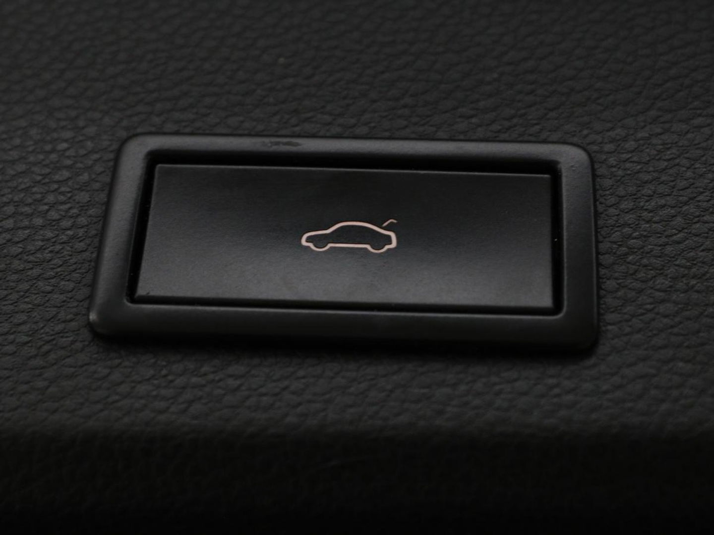 SEAT Ateca 1.4 EcoTSI Xcellence | Panoramadak | Camera | Adaptive cruise | Trekhaak | Carplay | Stoelverwarming | Sfeerverlichting