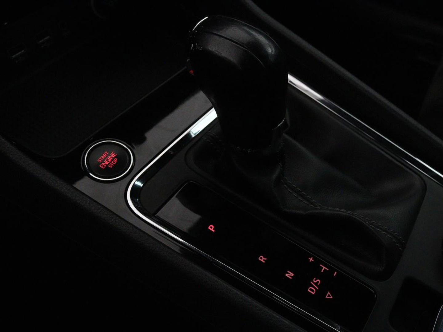 SEAT Ateca 1.4 EcoTSI Xcellence | Panoramadak | Camera | Adaptive cruise | Trekhaak | Carplay | Stoelverwarming | Sfeerverlichting