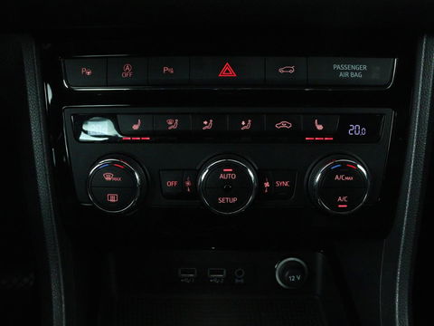 SEAT Ateca 1.4 EcoTSI Xcellence | Panoramadak | Camera | Adaptive cruise | Trekhaak | Carplay | Stoelverwarming | Sfeerverlichting