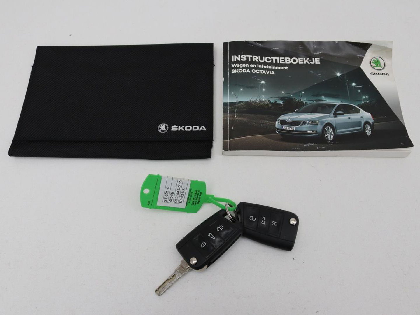 Škoda Octavia Combi 1.0 TSI Grt Amb. Bns | Camera | Trekhaak | Adaptive cruise | Carplay | Navigatie | Sportstoelen | Climate control