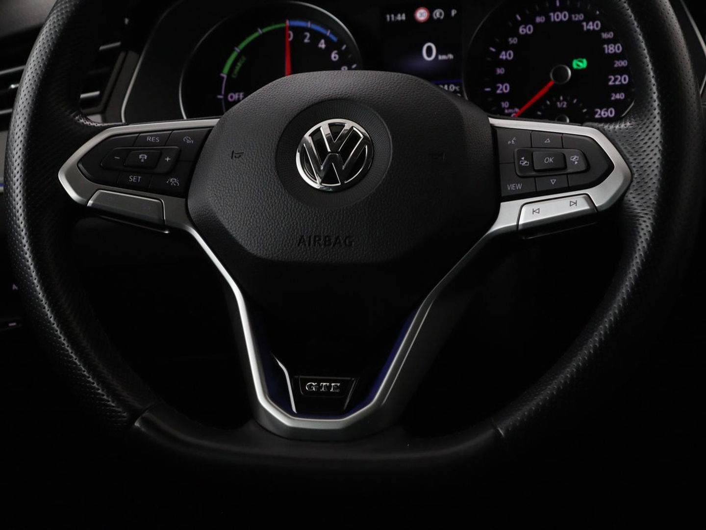 Volkswagen Passat 1.4 TSI PHEV GTE Business | Adaptive cruise | Camera | Carplay | Stoelverwarming | Massage | Navigatie | Full LED