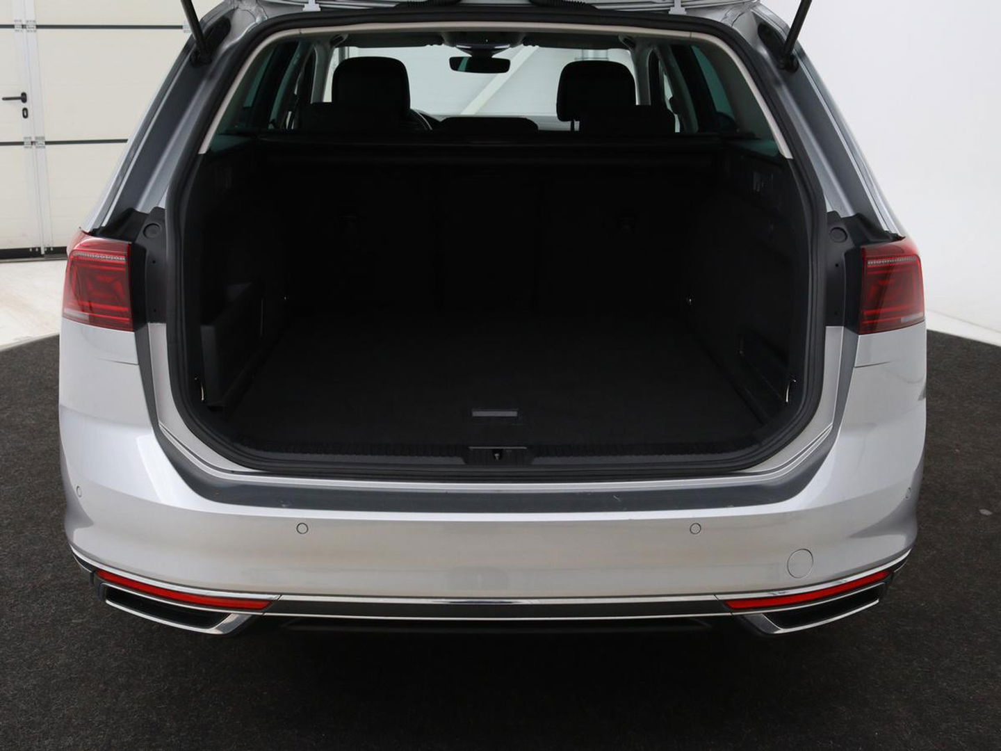 Volkswagen Passat 1.4 TSI PHEV GTE Business | Adaptive cruise | Camera | Carplay | Stoelverwarming | Massage | Navigatie | Full LED