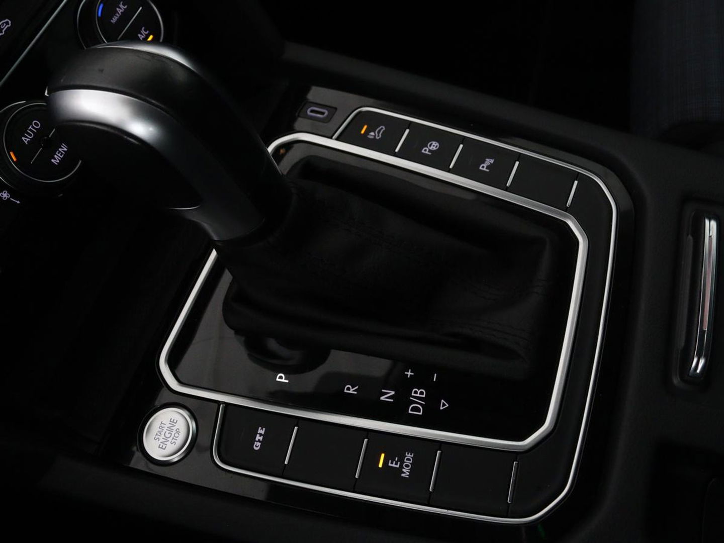Volkswagen Passat 1.4 TSI PHEV GTE Business | Adaptive cruise | Camera | Carplay | Stoelverwarming | Massage | Navigatie | Full LED