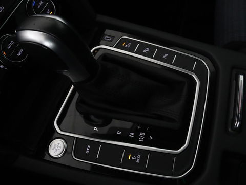 Volkswagen Passat 1.4 TSI PHEV GTE Business | Adaptive cruise | Camera | Carplay | Stoelverwarming | Massage | Navigatie | Full LED