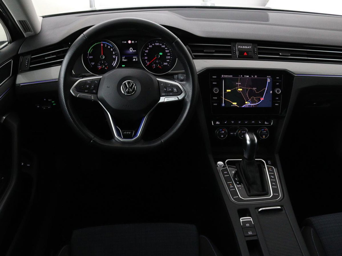 Volkswagen Passat 1.4 TSI PHEV GTE Business | Adaptive cruise | Camera | Carplay | Stoelverwarming | Massage | Navigatie | Full LED