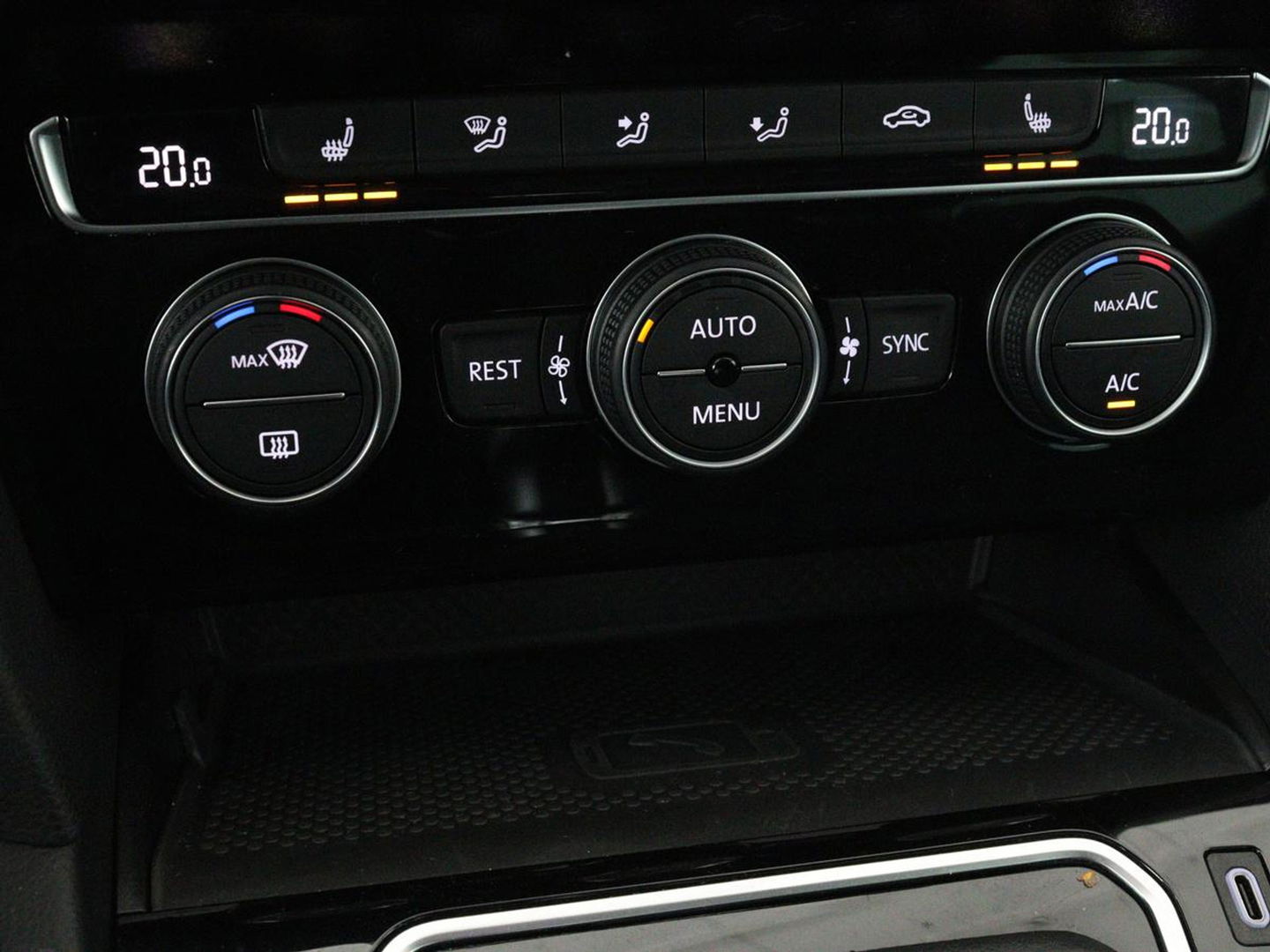 Volkswagen Passat 1.4 TSI PHEV GTE Business | Adaptive cruise | Camera | Carplay | Stoelverwarming | Massage | Navigatie | Full LED