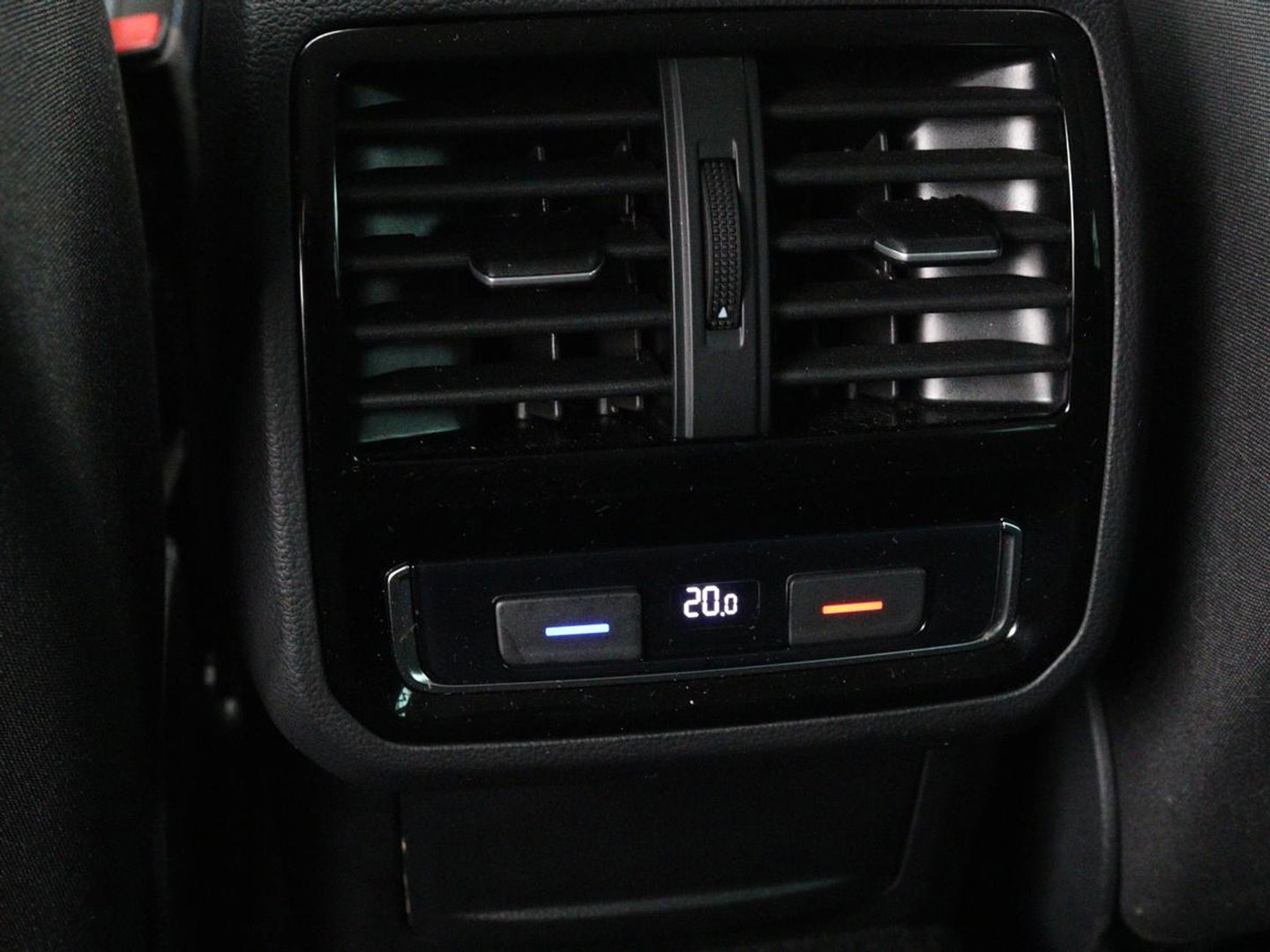 Volkswagen Passat 1.4 TSI PHEV GTE Business | Adaptive cruise | Camera | Carplay | Stoelverwarming | Massage | Navigatie | Full LED