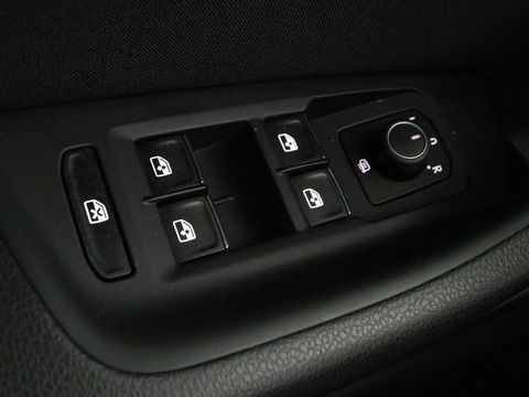 Volkswagen Passat 1.4 TSI PHEV GTE Business | Adaptive cruise | Camera | Carplay | Stoelverwarming | Massage | Navigatie | Full LED