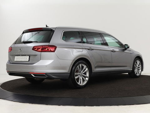 Volkswagen Passat 1.4 TSI PHEV GTE Business | Adaptive cruise | Camera | Carplay | Stoelverwarming | Massage | Navigatie | Full LED
