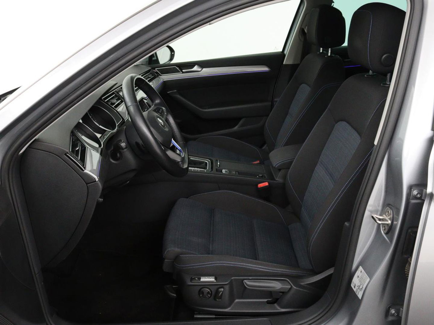 Volkswagen Passat 1.4 TSI PHEV GTE Business | Adaptive cruise | Camera | Carplay | Stoelverwarming | Massage | Navigatie | Full LED