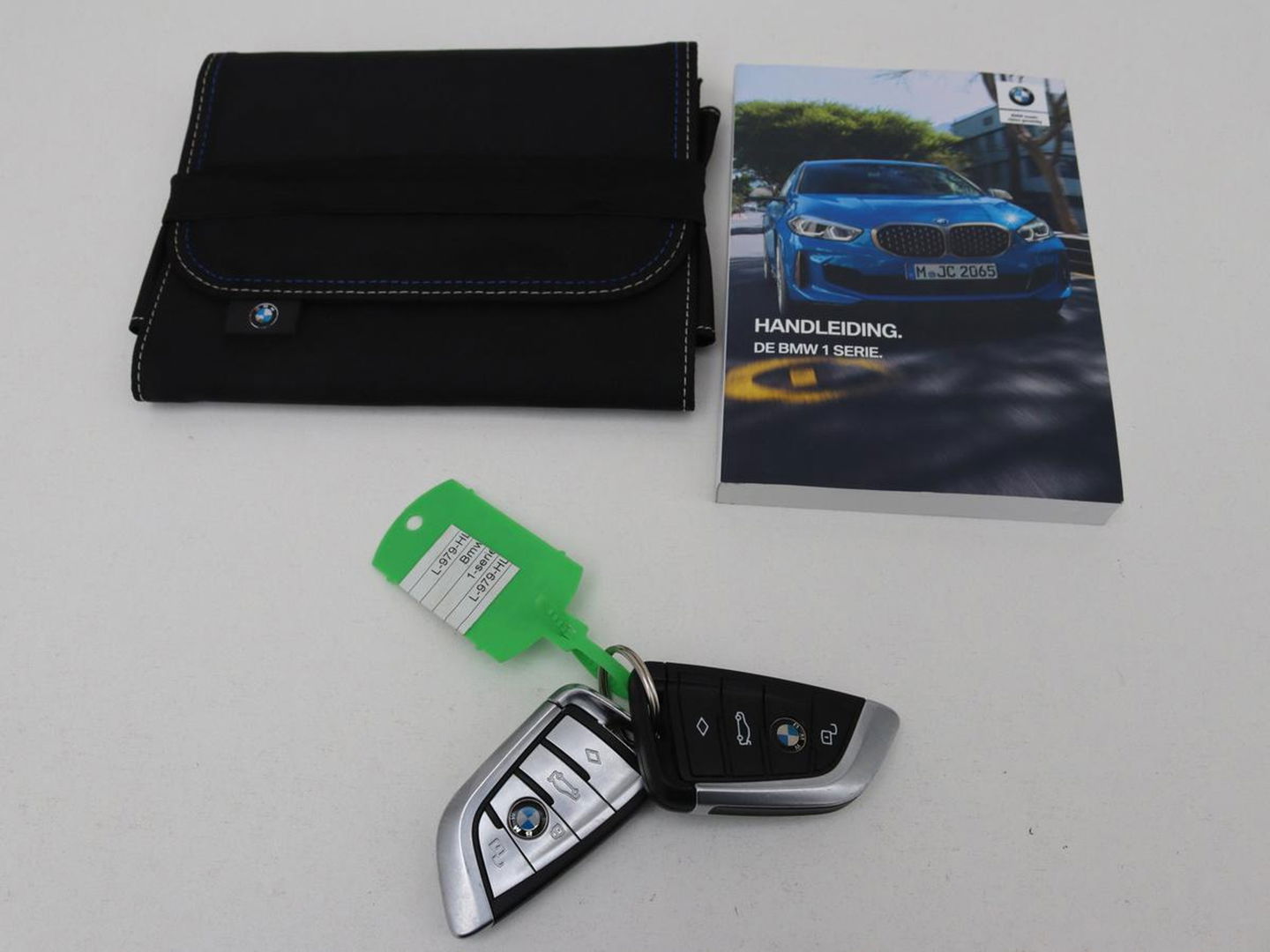 BMW 1-serie 116i Business Edition | Camera | Carplay | Full LED | Live Cockpit | Navigatie | Parkeerhulp | Climate control