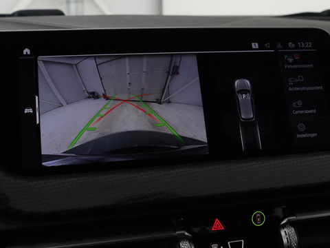 BMW 1-serie 116i Business Edition | Camera | Carplay | Full LED | Live Cockpit | Navigatie | Parkeerhulp | Climate control