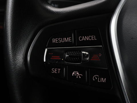 BMW 1-serie 116i Business Edition | Camera | Carplay | Full LED | Live Cockpit | Navigatie | Parkeerhulp | Climate control