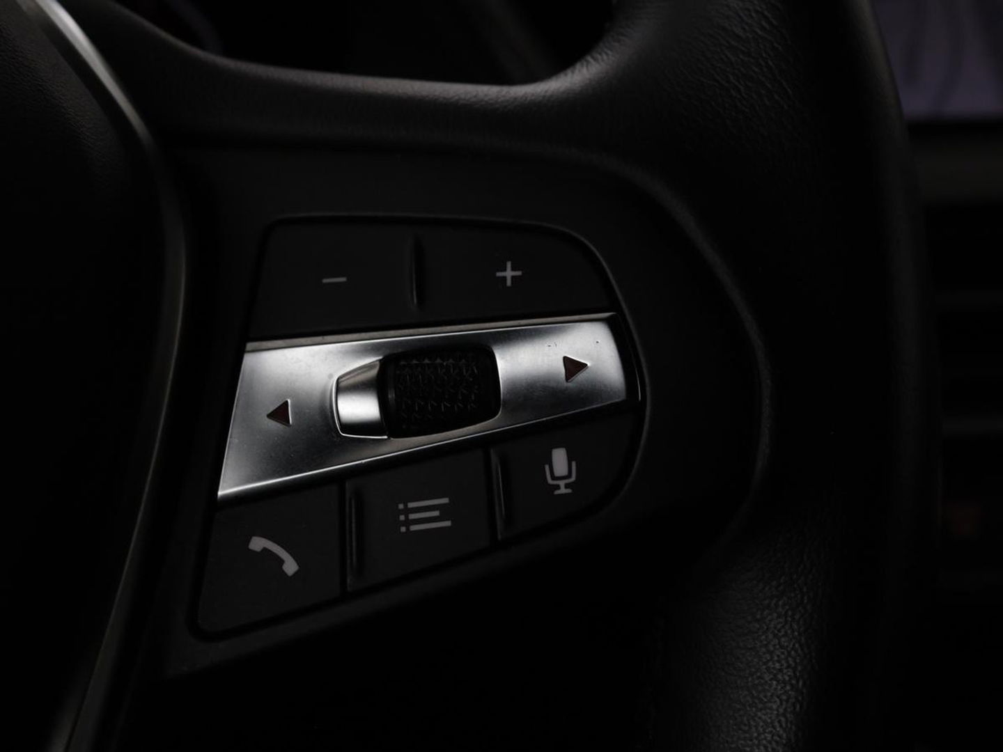 BMW 1-serie 116i Business Edition | Camera | Carplay | Full LED | Live Cockpit | Navigatie | Parkeerhulp | Climate control