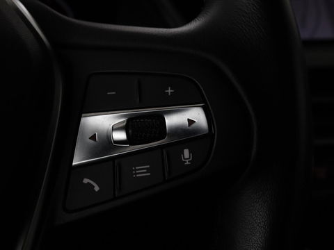 BMW 1-serie 116i Business Edition | Camera | Carplay | Full LED | Live Cockpit | Navigatie | Parkeerhulp | Climate control