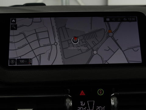 BMW 1-serie 116i Business Edition | Camera | Carplay | Full LED | Live Cockpit | Navigatie | Parkeerhulp | Climate control