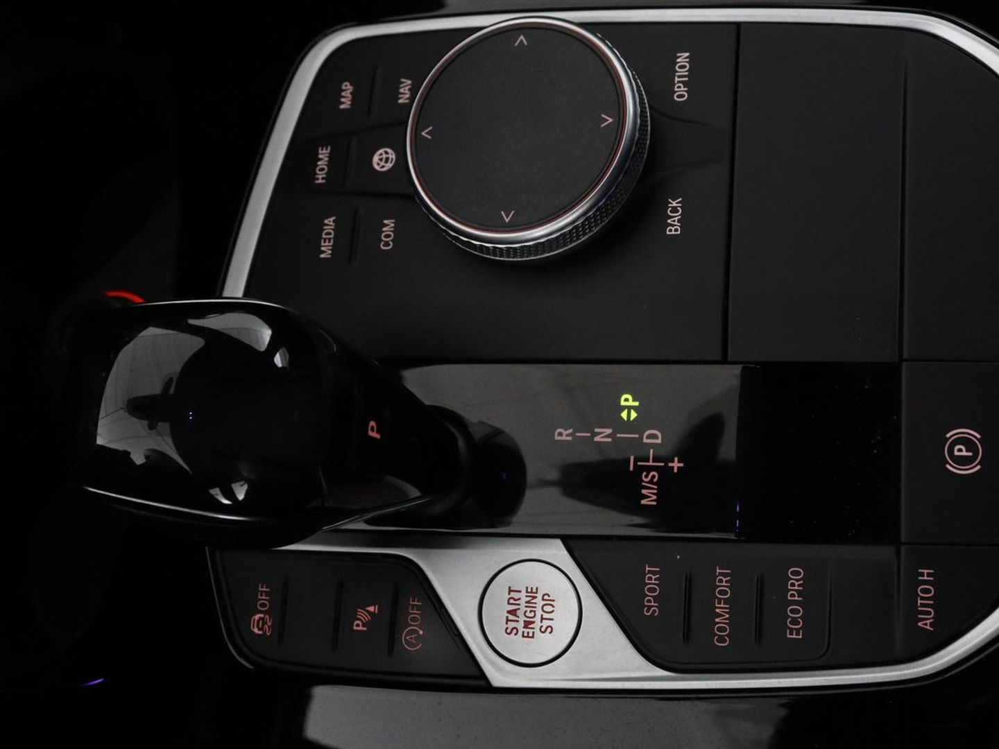 BMW 1-serie 116i Business Edition | Camera | Carplay | Full LED | Live Cockpit | Navigatie | Parkeerhulp | Climate control