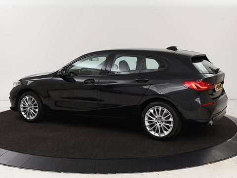 BMW 1-serie 116i Business Edition | Camera | Carplay | Full LED | Live Cockpit | Navigatie | Parkeerhulp | Climate control