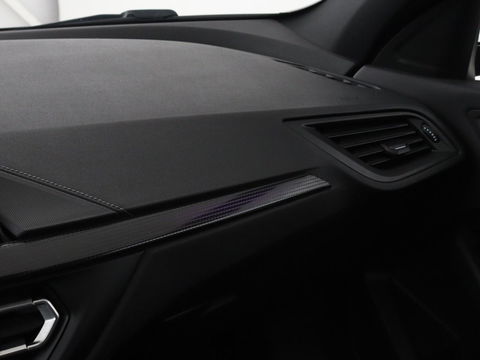BMW 1-serie 116i Business Edition | Camera | Carplay | Full LED | Live Cockpit | Navigatie | Parkeerhulp | Climate control