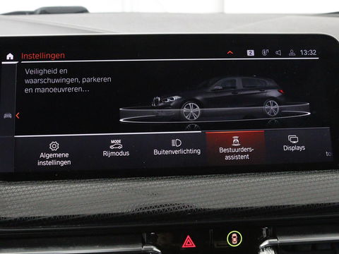 BMW 1-serie 116i Business Edition | Camera | Carplay | Full LED | Live Cockpit | Navigatie | Parkeerhulp | Climate control