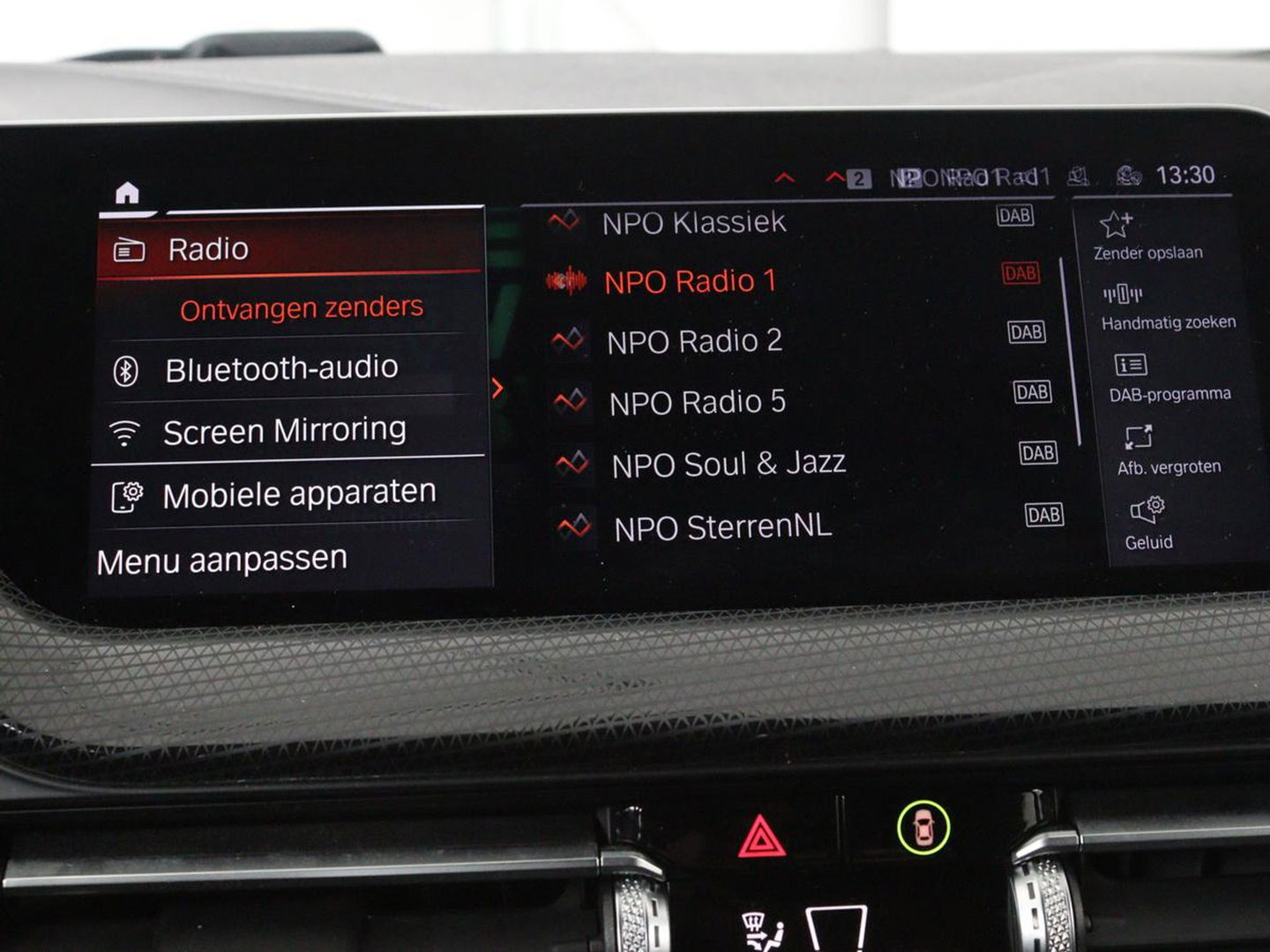BMW 1-serie 116i Business Edition | Camera | Carplay | Full LED | Live Cockpit | Navigatie | Parkeerhulp | Climate control