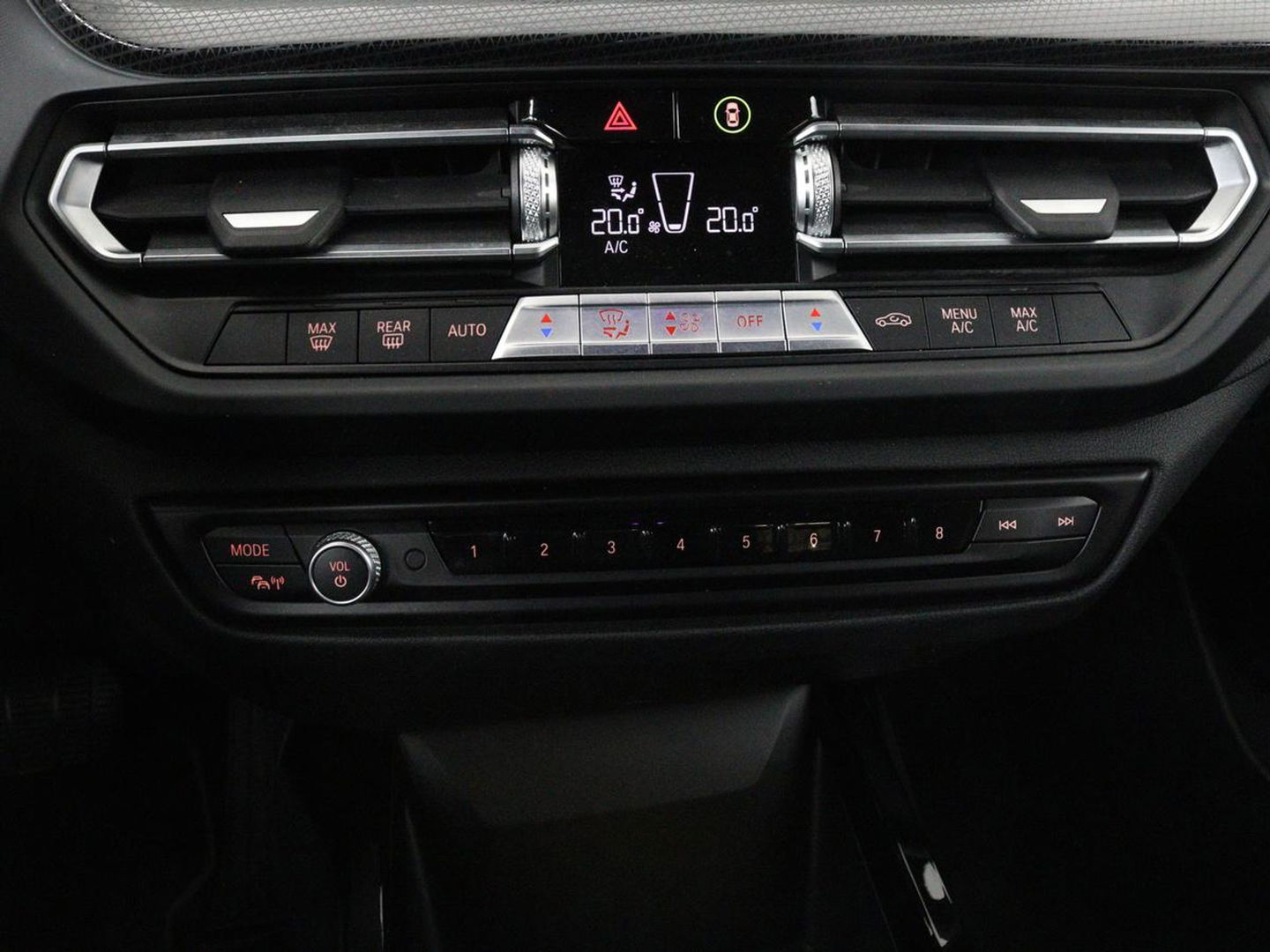 BMW 1-serie 116i Business Edition | Camera | Carplay | Full LED | Live Cockpit | Navigatie | Parkeerhulp | Climate control